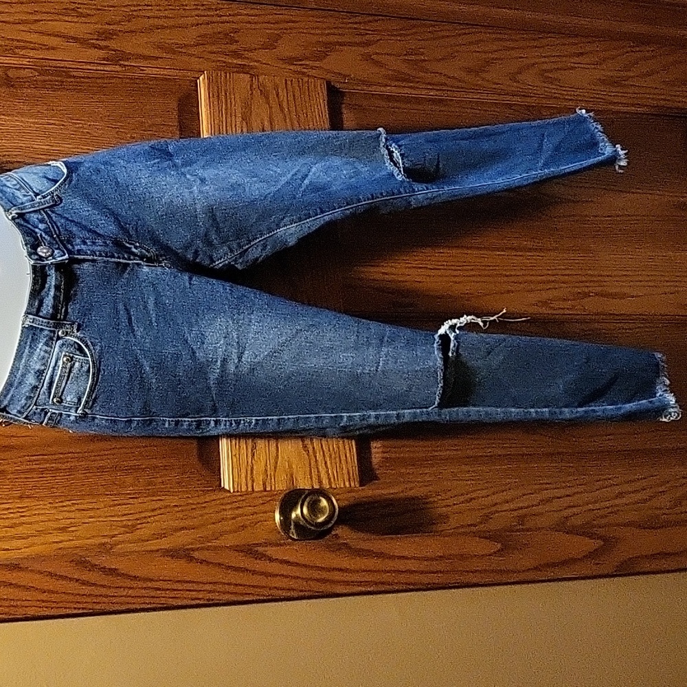 Vins Me Distressed Jeans (Juniors)
